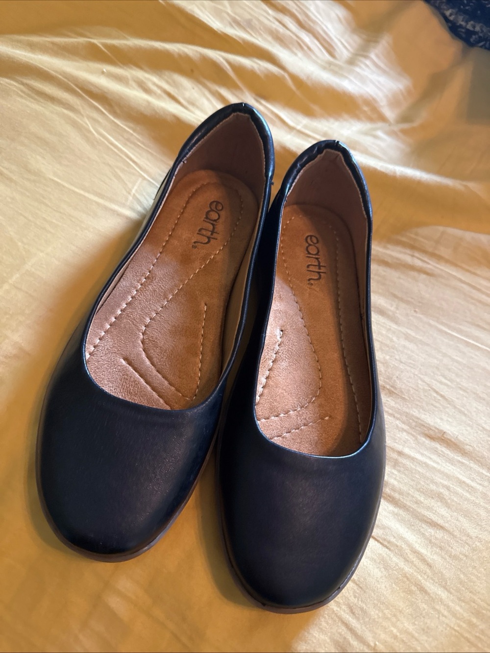 earth Landen Round Toe Casual Flats Black Leather 6.5 NWOB